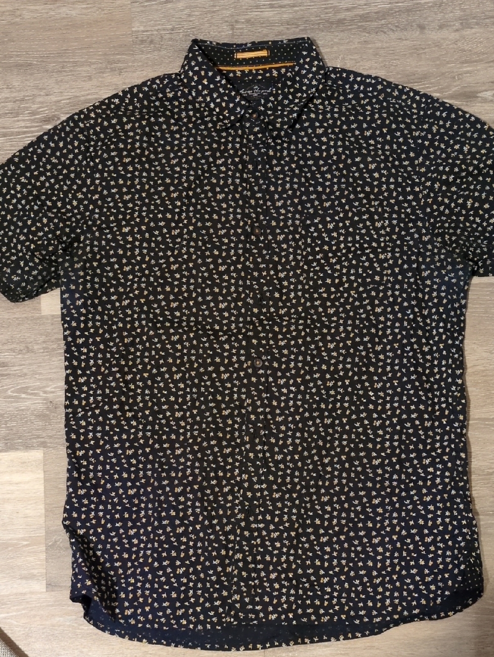 Casual Navy Short-Sleeve Button-Down Shirt with Small White Print
